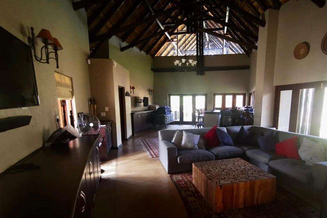 Kgorogoro Lodge Pilanesberg Exterior photo